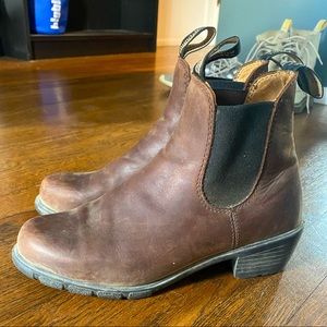 Heeled Blundstones 8.5 rich brown